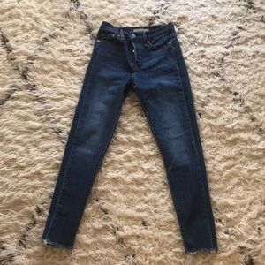 Levi’s dark wash wedgie skinny jean